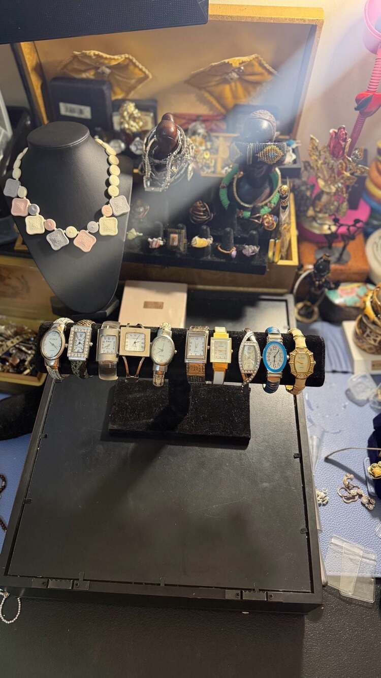 Vintage Assorted Ladies Watch Lot of 10